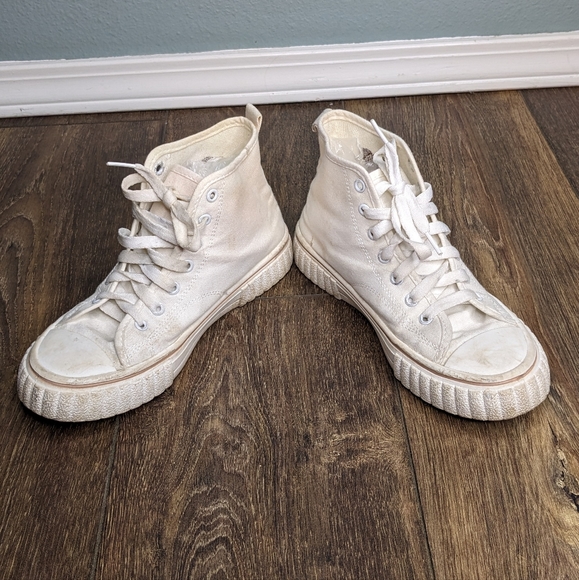 White canvas high tops cute bear applique EUC size 6.5 - Picture 6 of 8